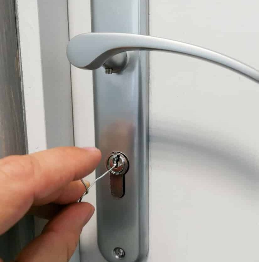 Türöffnung mit Draht